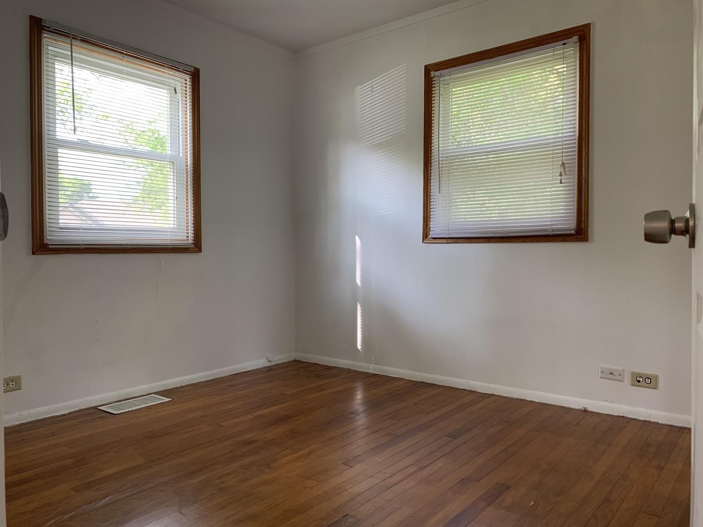 813 Sunset Road Wheaton, IL 60189 - Photo 12 of 19