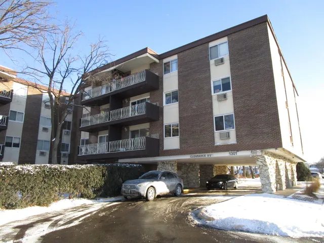 $176,000 | 1301 South Finley Road, Unit 417, Lombard, IL 60148
