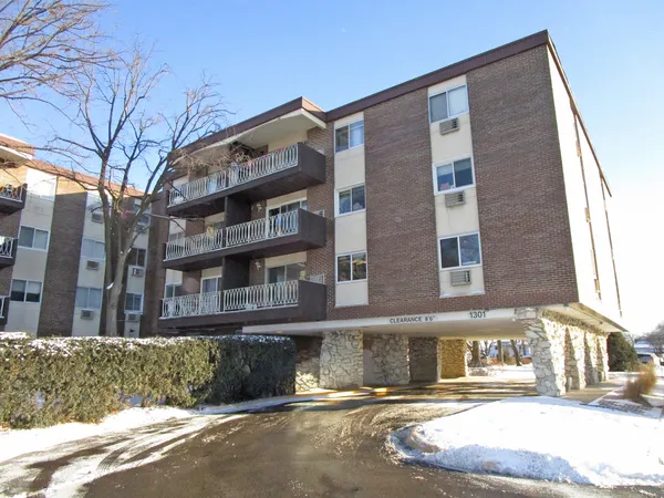 $176,000 | 1301 South Finley Road, Unit 417, Lombard, IL 60148