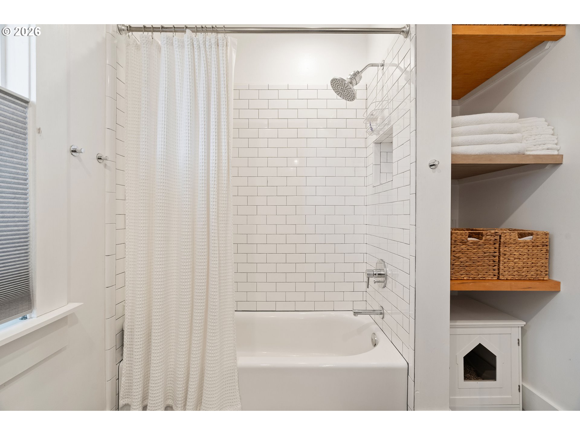 3017 South Water Avenue Portland, OR 97201 - Photo 18 of 31 a bathroom with a bathtub and a shower