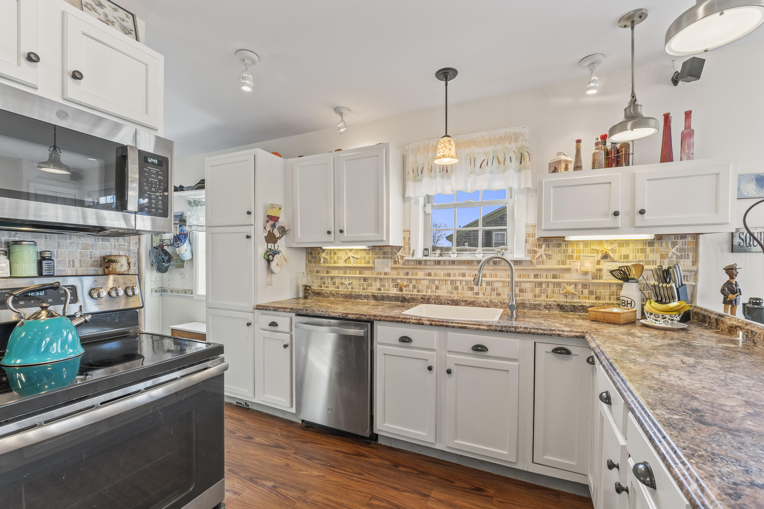 21 Lobster Cove Road Boothbay Harbor, ME 04538 - Photo 12 of 81 21 Lobster Cove Rd_0120