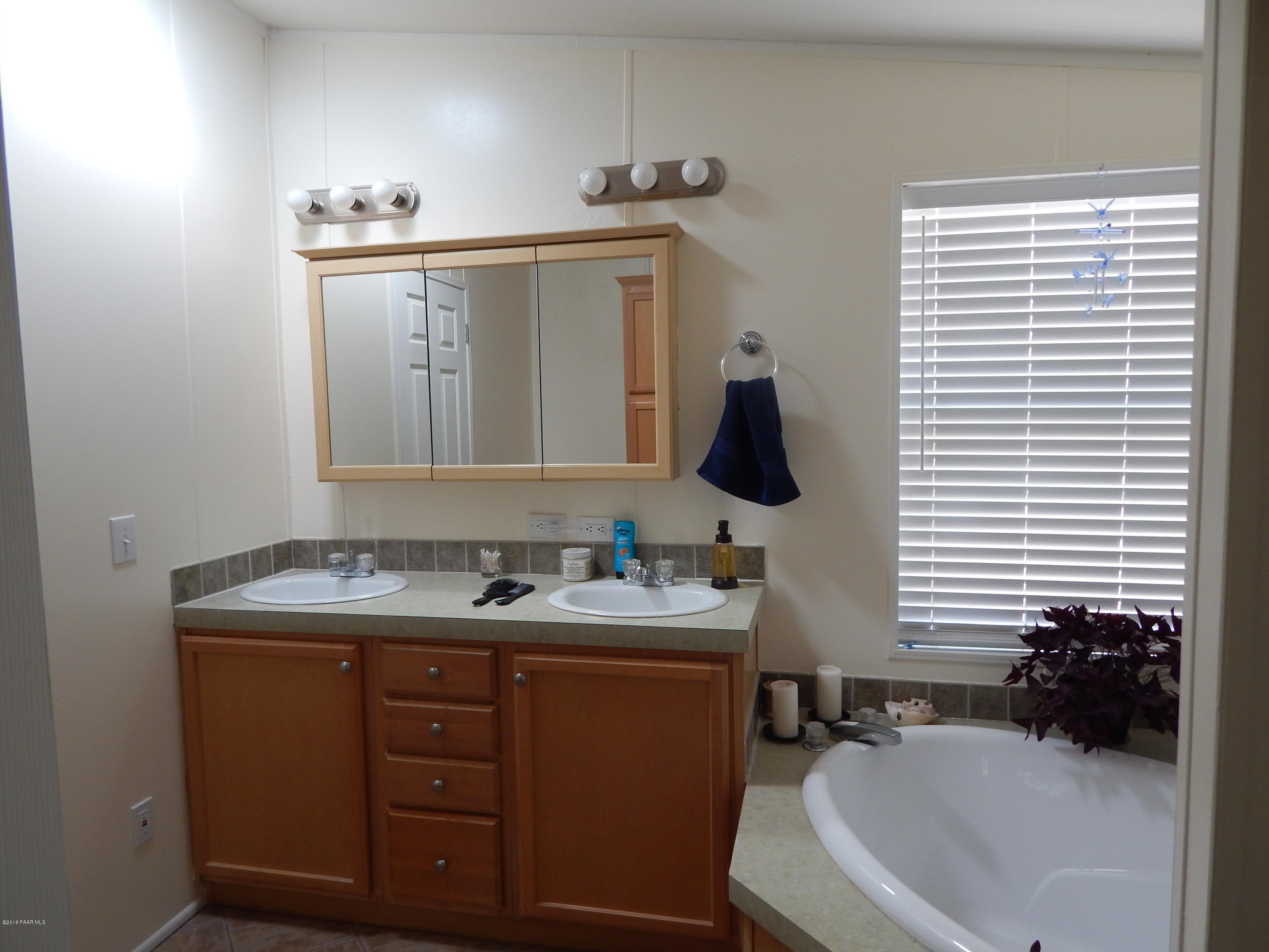 24562 North Big Springs Ranch Road Paulden, AZ 86334 - Photo 13 of 41 Master Bathroom