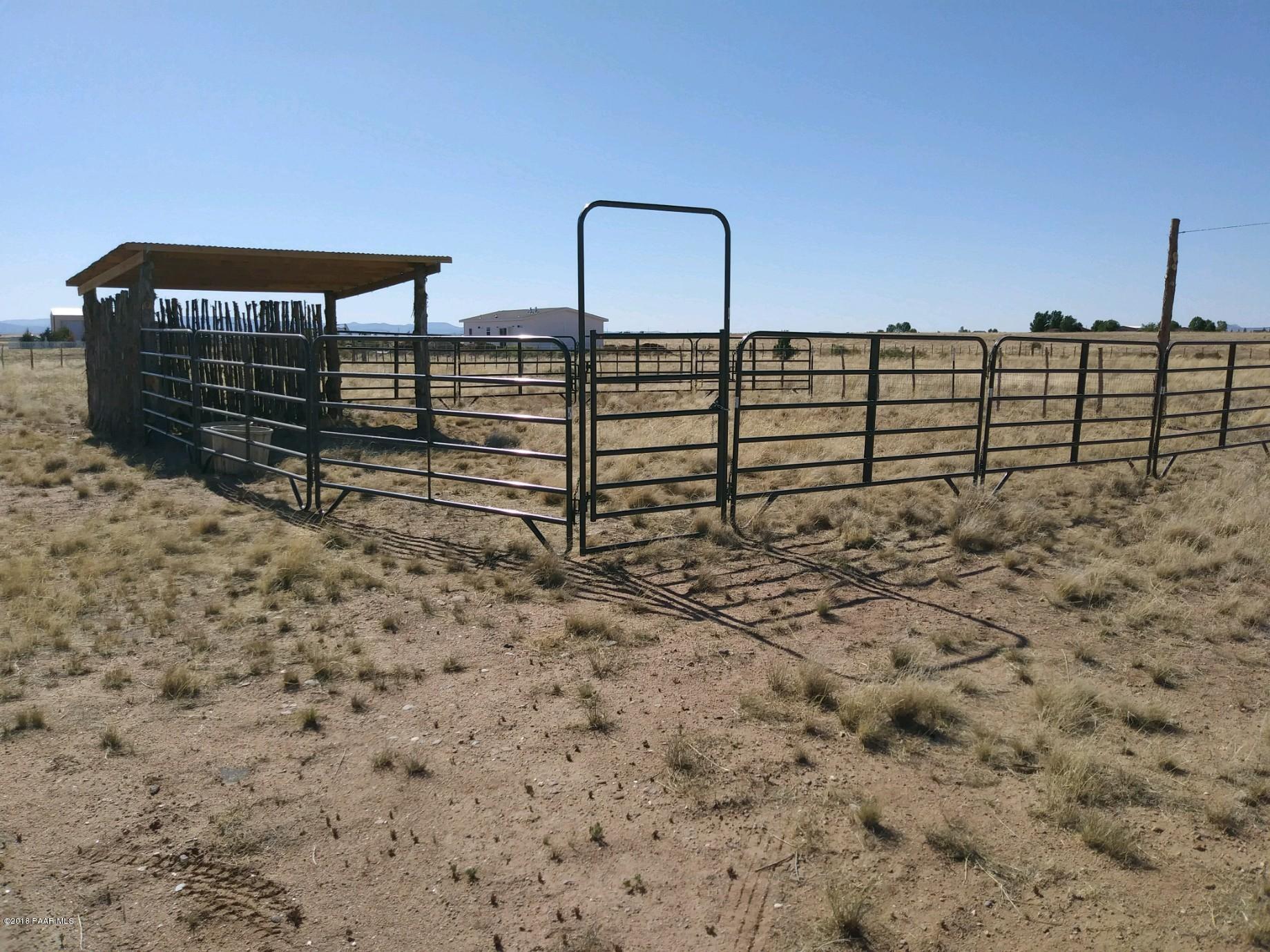 24562 North Big Springs Ranch Road Paulden, AZ 86334 - Photo 36 of 41 Horse Stall