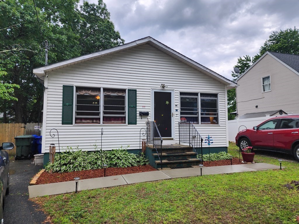 110 Lorimer Street Springfield, MA 01151 - Photo 1 of 19 Gallery Image 1