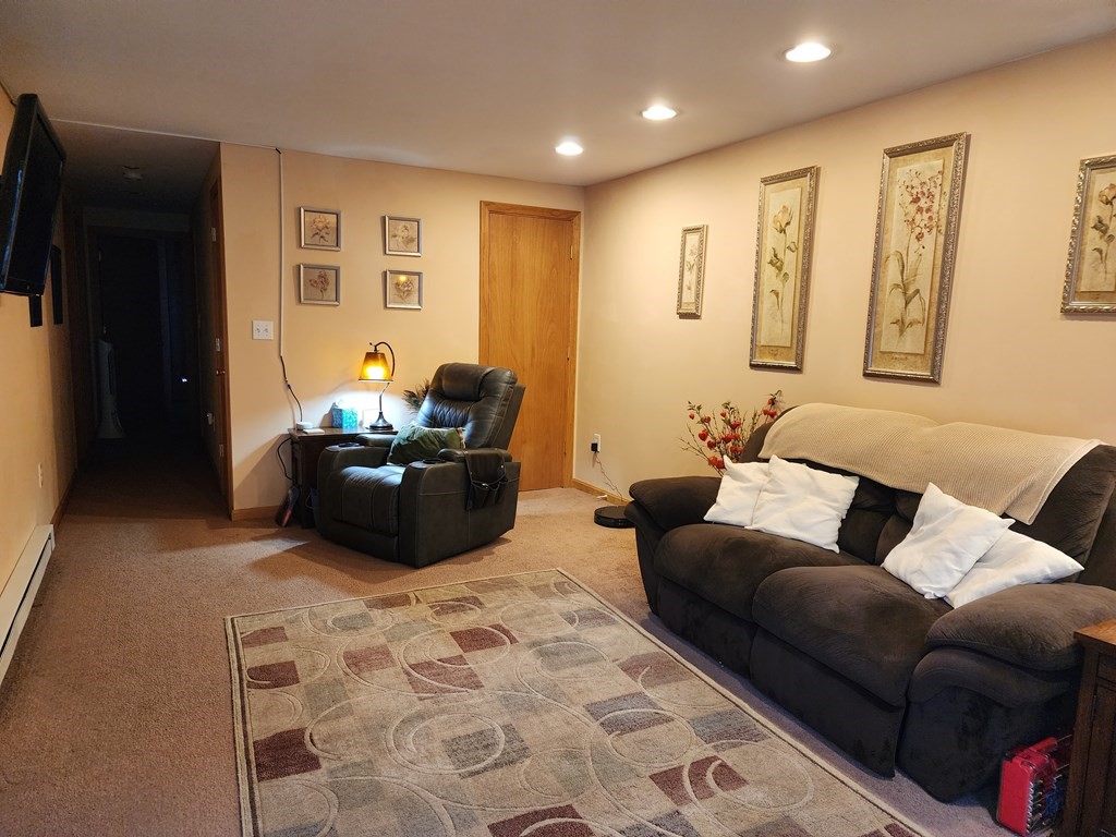 110 Lorimer Street Springfield, MA 01151 - Photo 6 of 19 Gallery Image 6