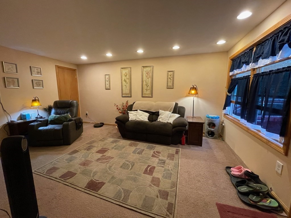 110 Lorimer Street Springfield, MA 01151 - Photo 7 of 19 Gallery Image 7