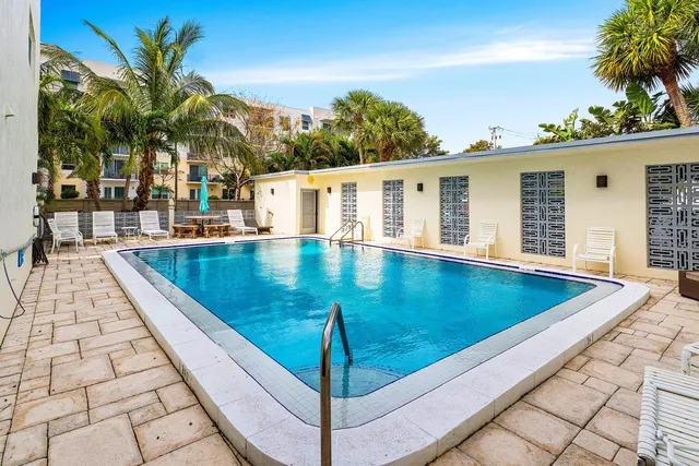 an aerial view of a house with outdoor space and lake view