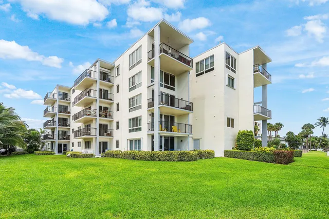 $535,000 | 1206 South Lake Drive, Unit 203, Lantana, FL 33462