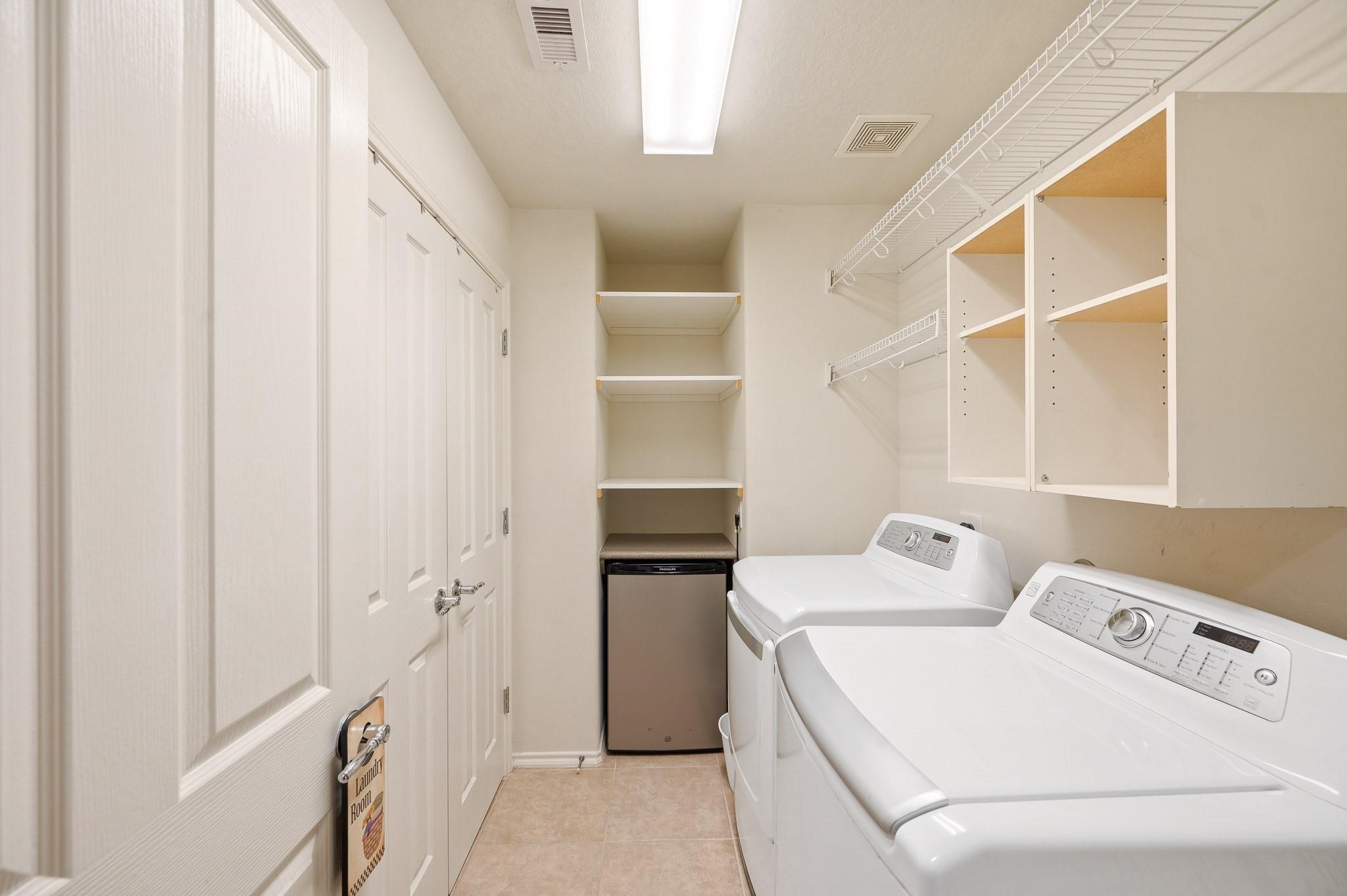 13600 Breton Ridge Street, Unit 25E Houston, TX 77070 - Photo 30 of 39 a utility room with dryer and washer