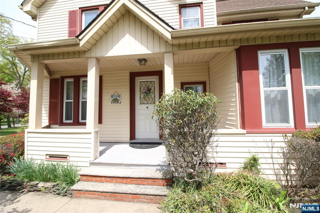 160 Myrtle Avenue Allendale, NJ 07401 - Photo 2 of 22