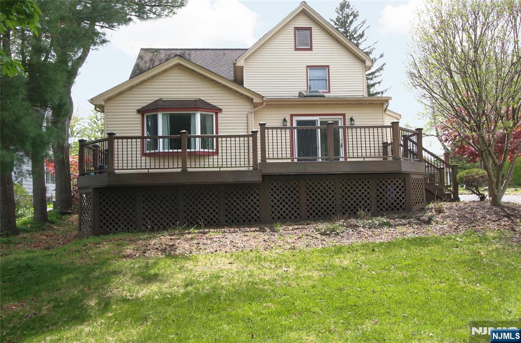 160 Myrtle Avenue Allendale, NJ 07401 - Photo 4 of 22