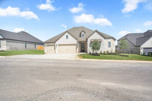$635,900 | 322 Lawrence Drive, Castroville, TX 78009