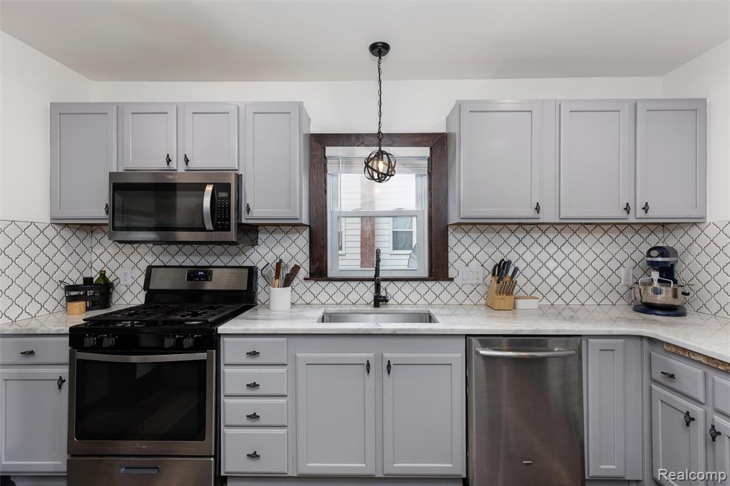 709 East Clinton Street Howell, MI 48843 - Photo 13 of 26 Gallery Image 13