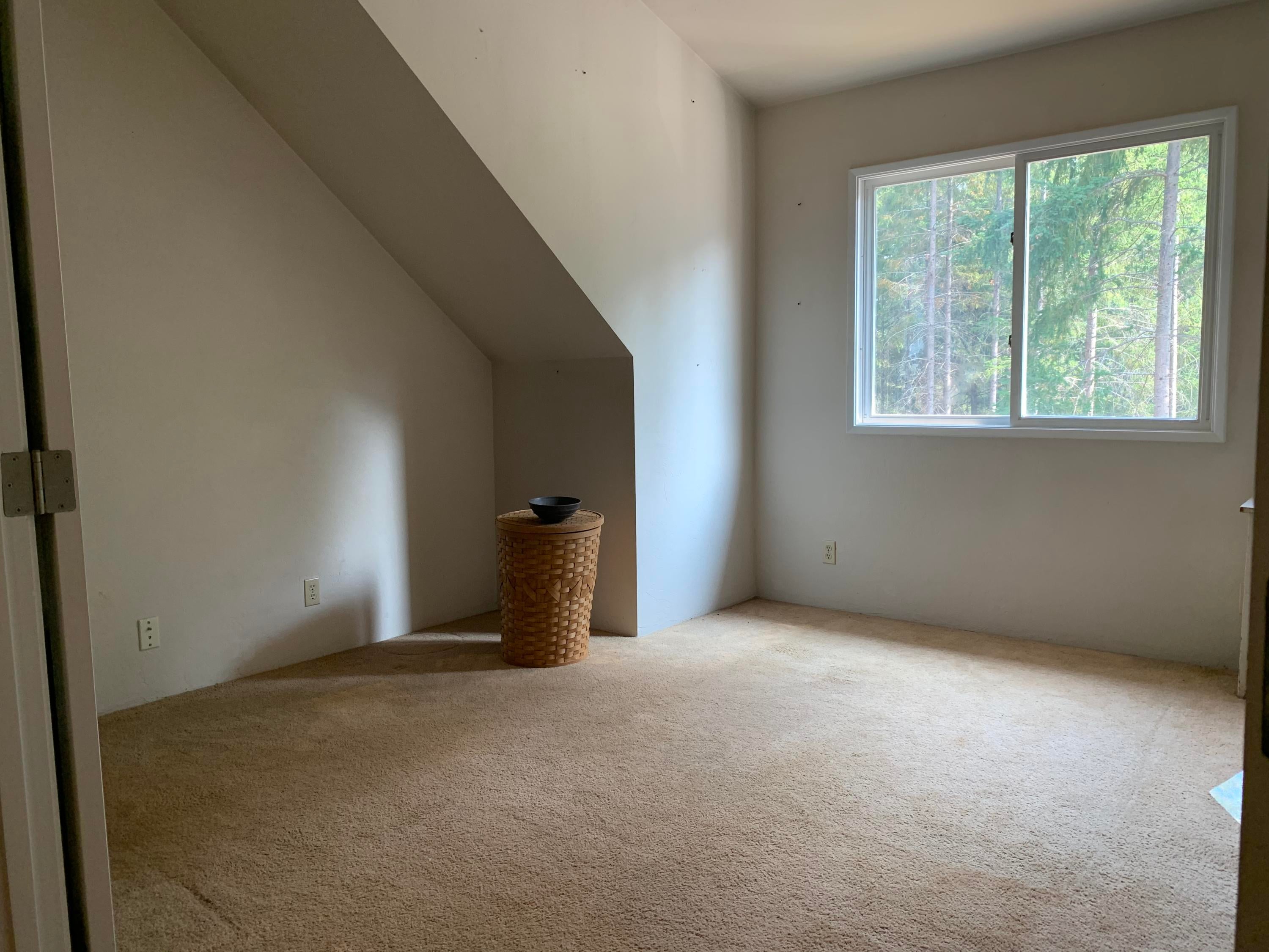 417 Brimstone Road Wolf Creek, OR 97497 - Photo 11 of 16 417 upstairs bed 1