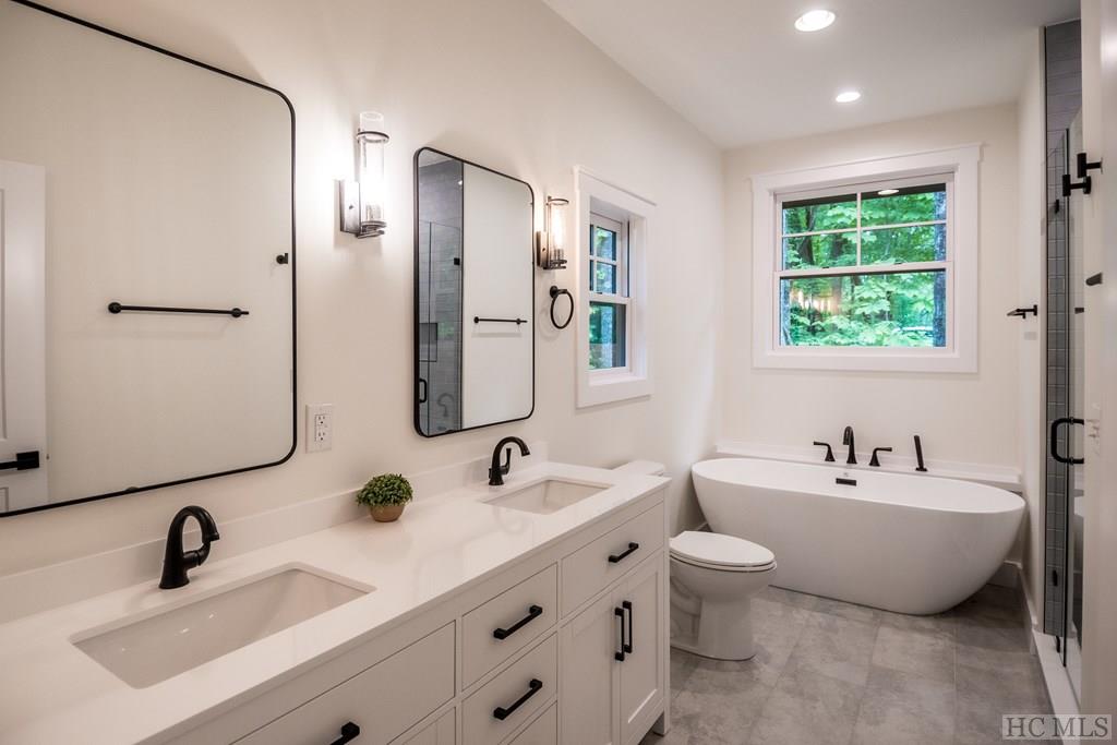 181 Narrows Road Sapphire, NC 28774 - Photo 31 of 66 Gallery Image 31