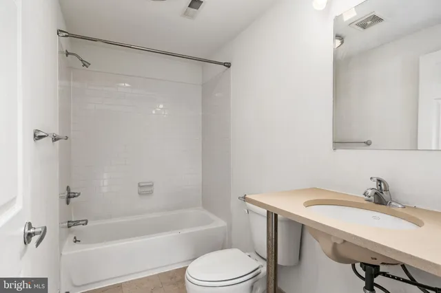 $2,100 | 1637 Poplar Street, Unit S4, Philadelphia, PA 19130