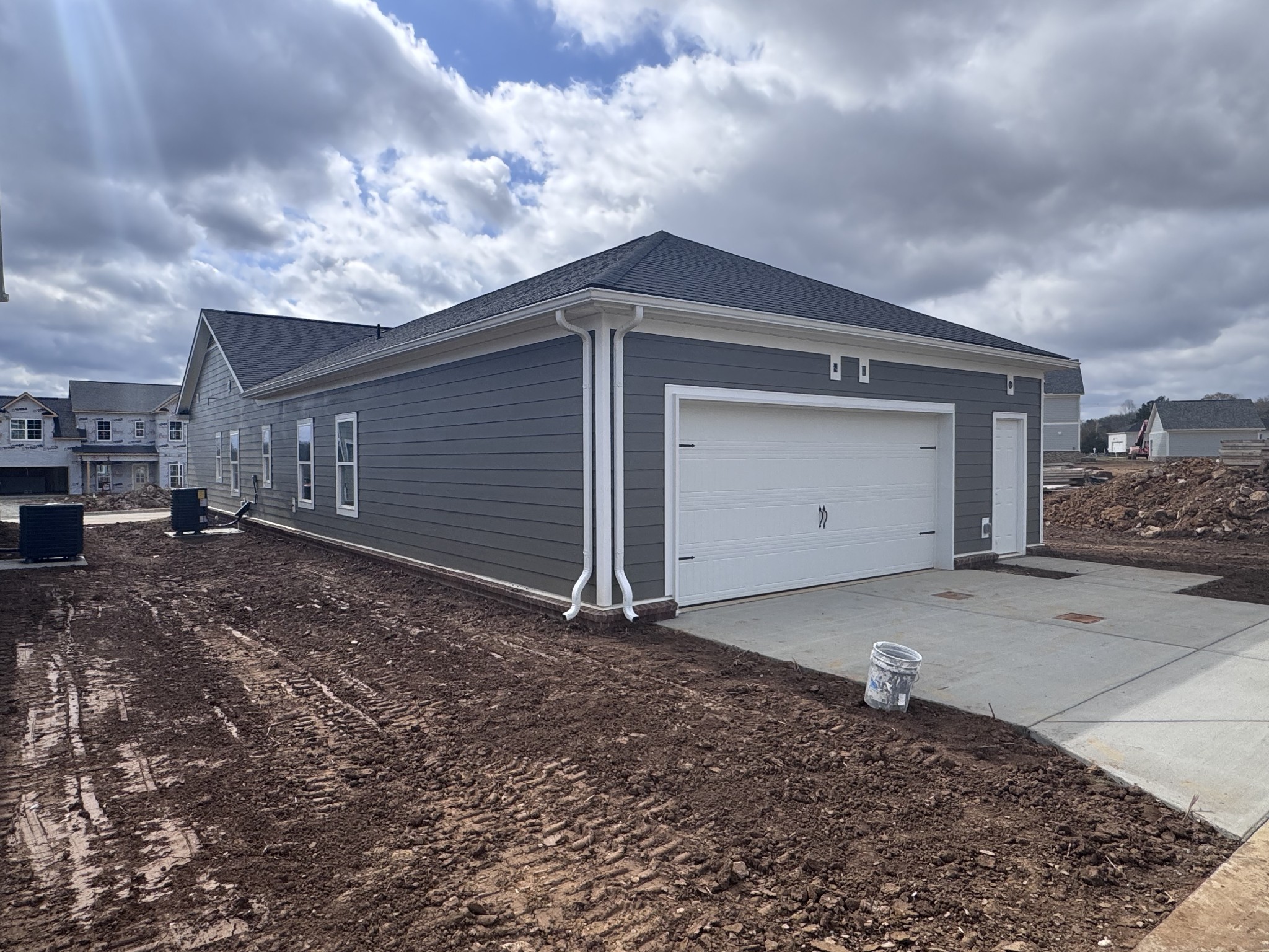 1823 Flatwaters St Spring Hill Spring Hill, TN 37174 - Photo 3 of 5 a backyard of a house