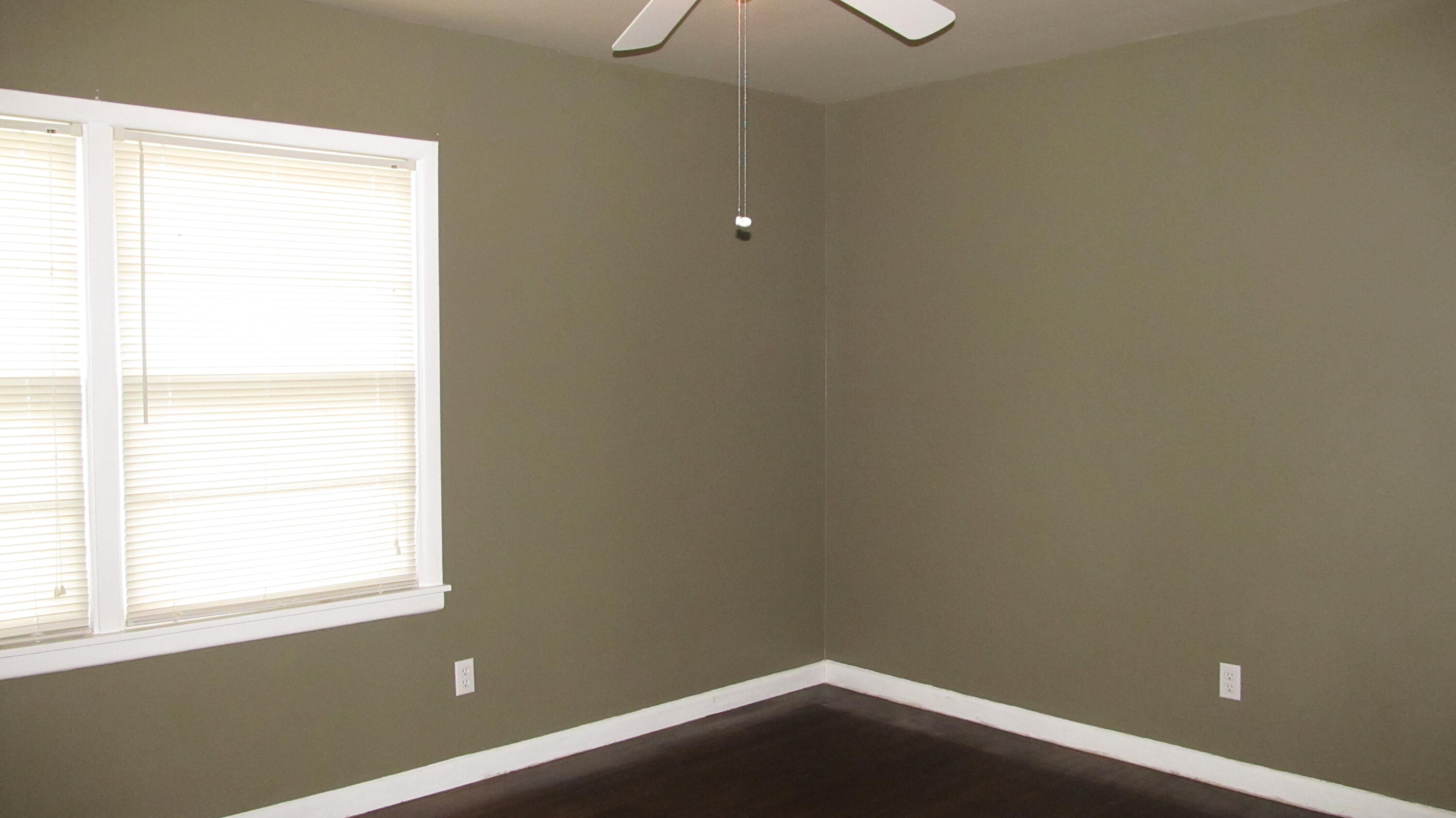 2013 48th Street Lubbock, TX 79412 - Photo 5 of 7 an empty room with a window