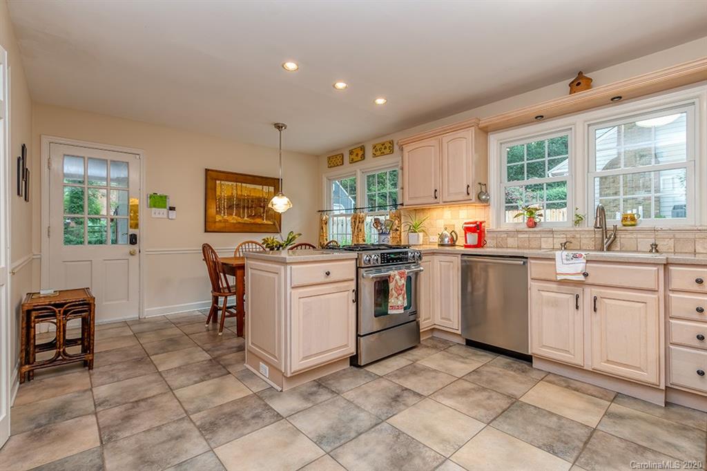 5943 Gate Post Road Charlotte, NC 28211 - Photo 10 of 28 Gallery Image 10