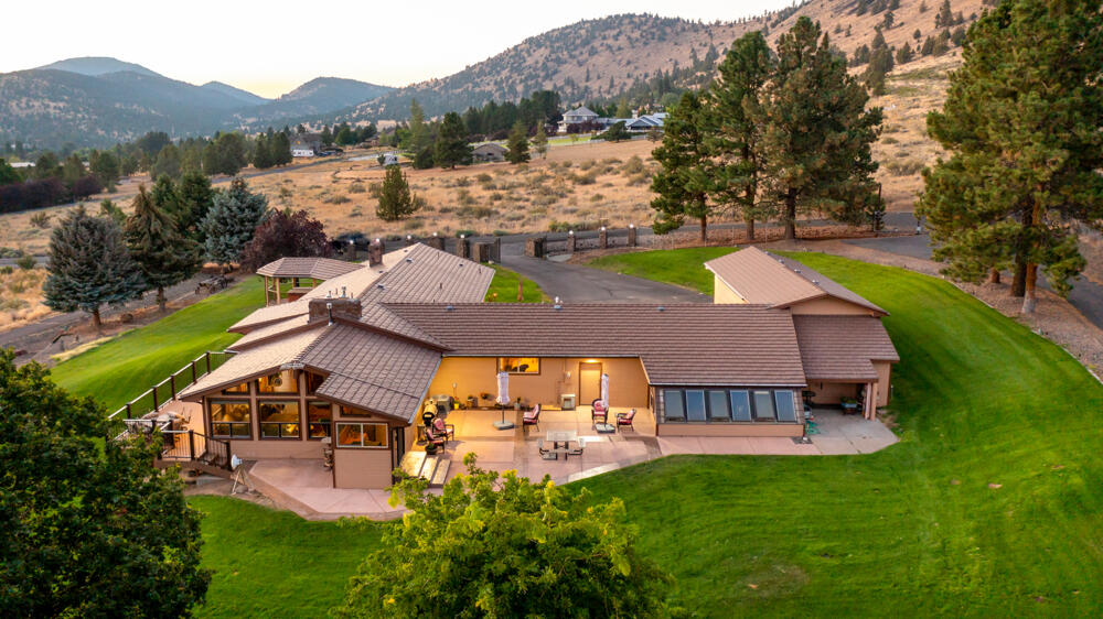 12520 Lisa Road Klamath Falls, OR 97603 - Photo 2 of 64 12520LisaRd.-Twilight-13