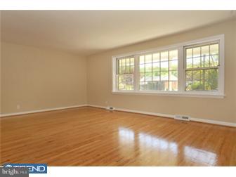 655 Ellis Road Havertown, PA 19083 - Photo 2 of 12 Living Room