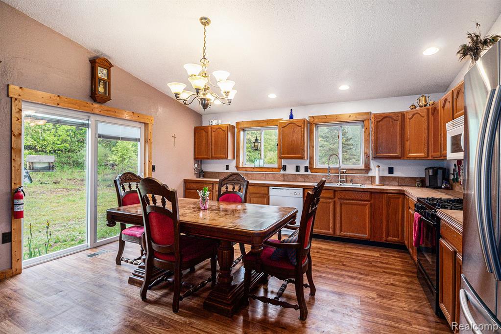 3275 Le Valley Road Columbiaville, MI 48421 - Photo 12 of 34