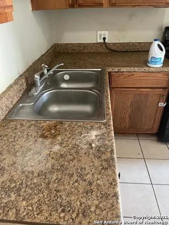a close view of sink and tap