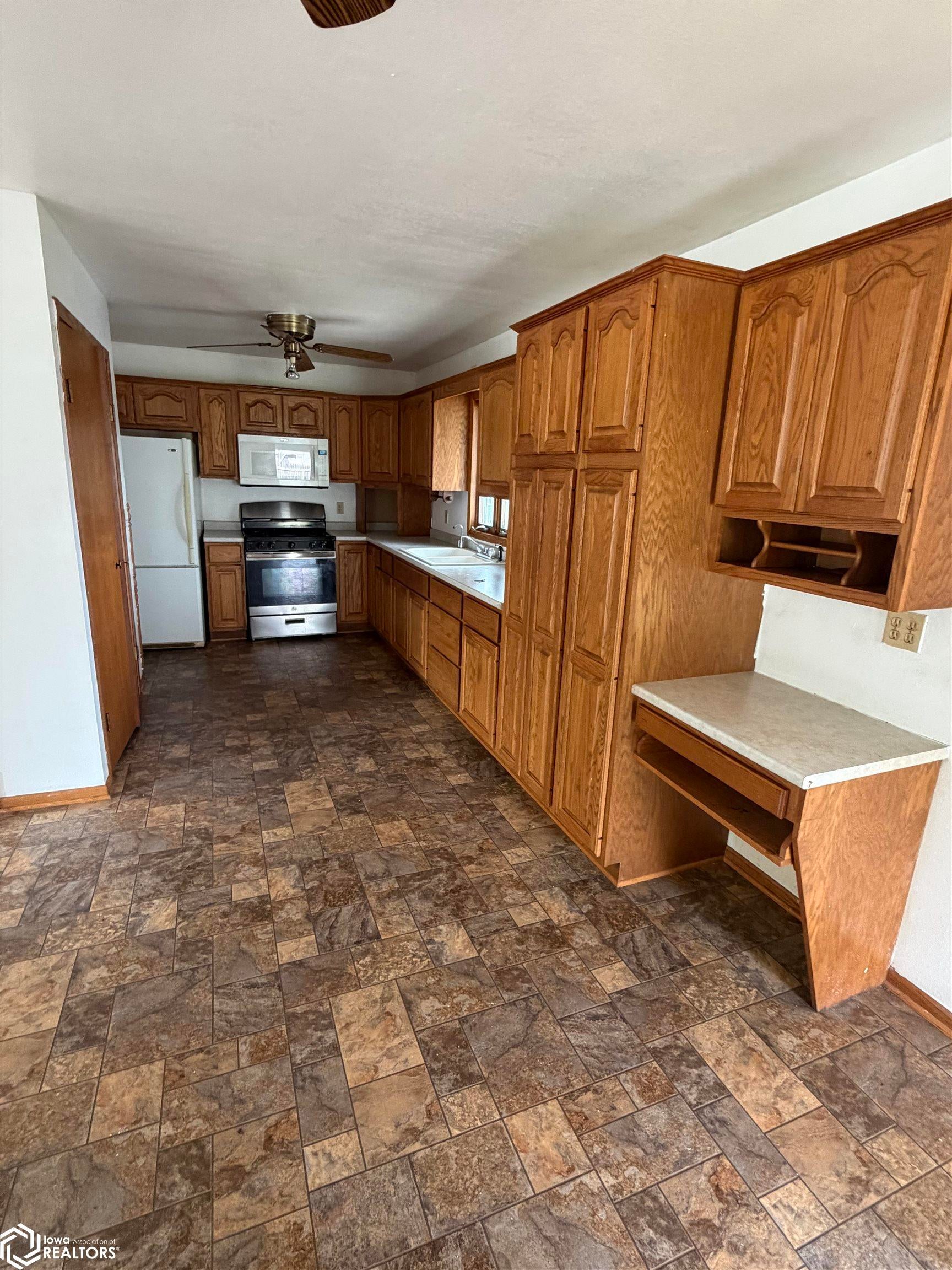 2009 Ridgeway Drive Denison, IA 51442 - Photo 5 of 16 Gallery Image 5