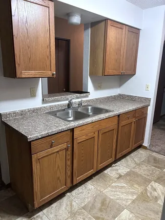 $686 | 1421 Lake Avenue Northwest, Unit 410, Willmar, MN 56201