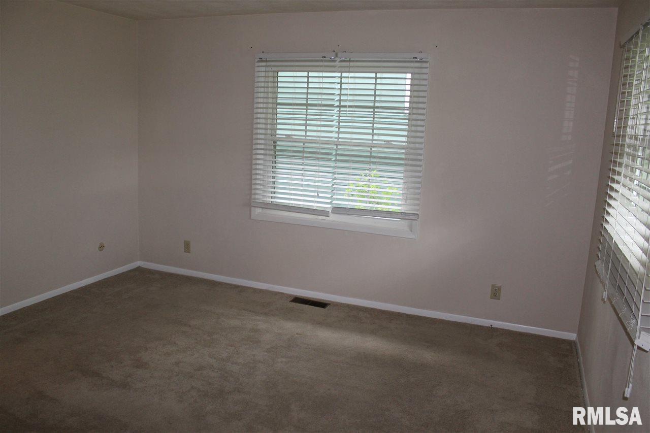 7902 North Radnor Road Peoria, IL 61614 - Photo 15 of 23