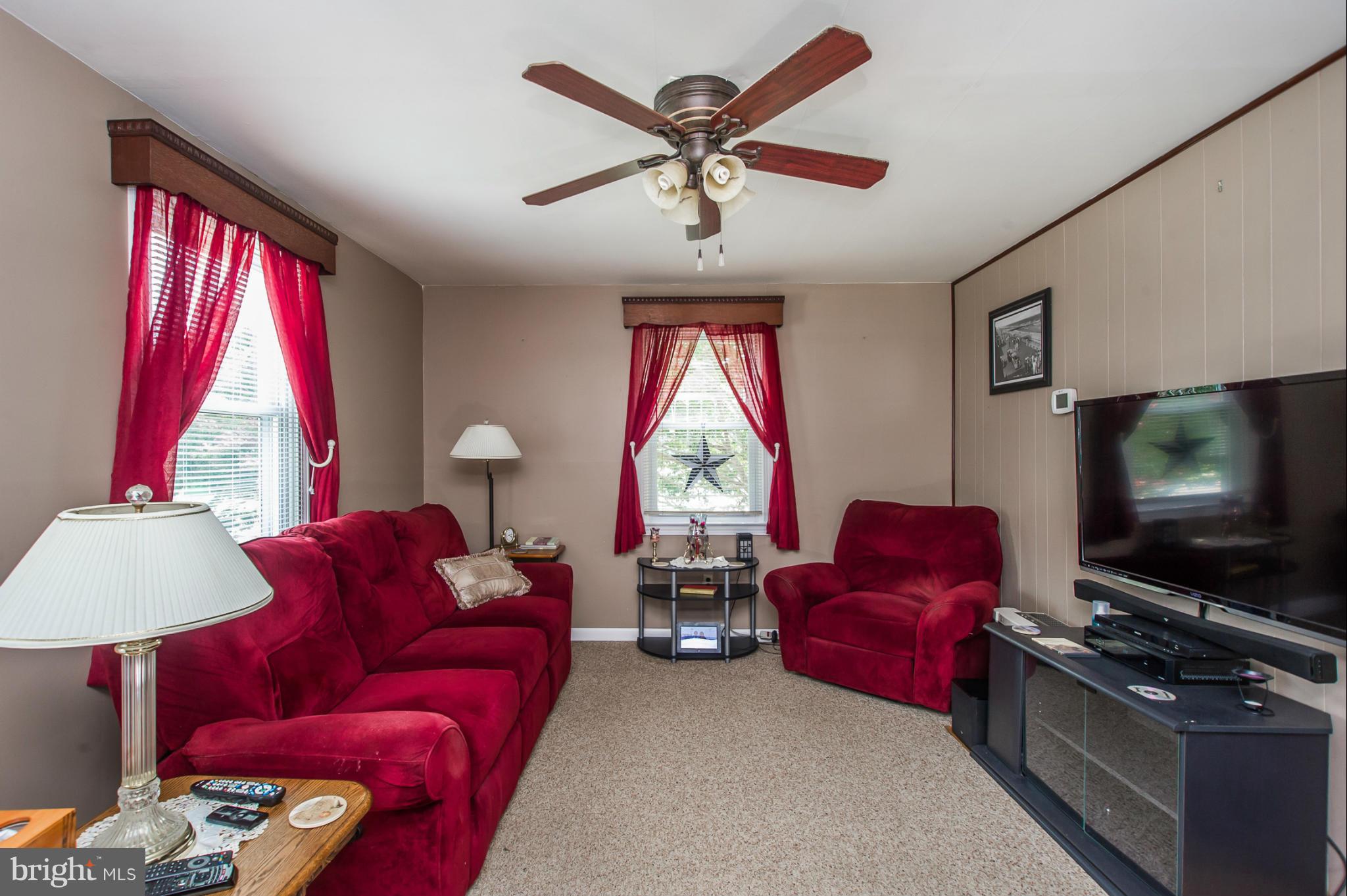 4119 Eder Road Baltimore, MD 21222 - Photo 2 of 30 Living Room