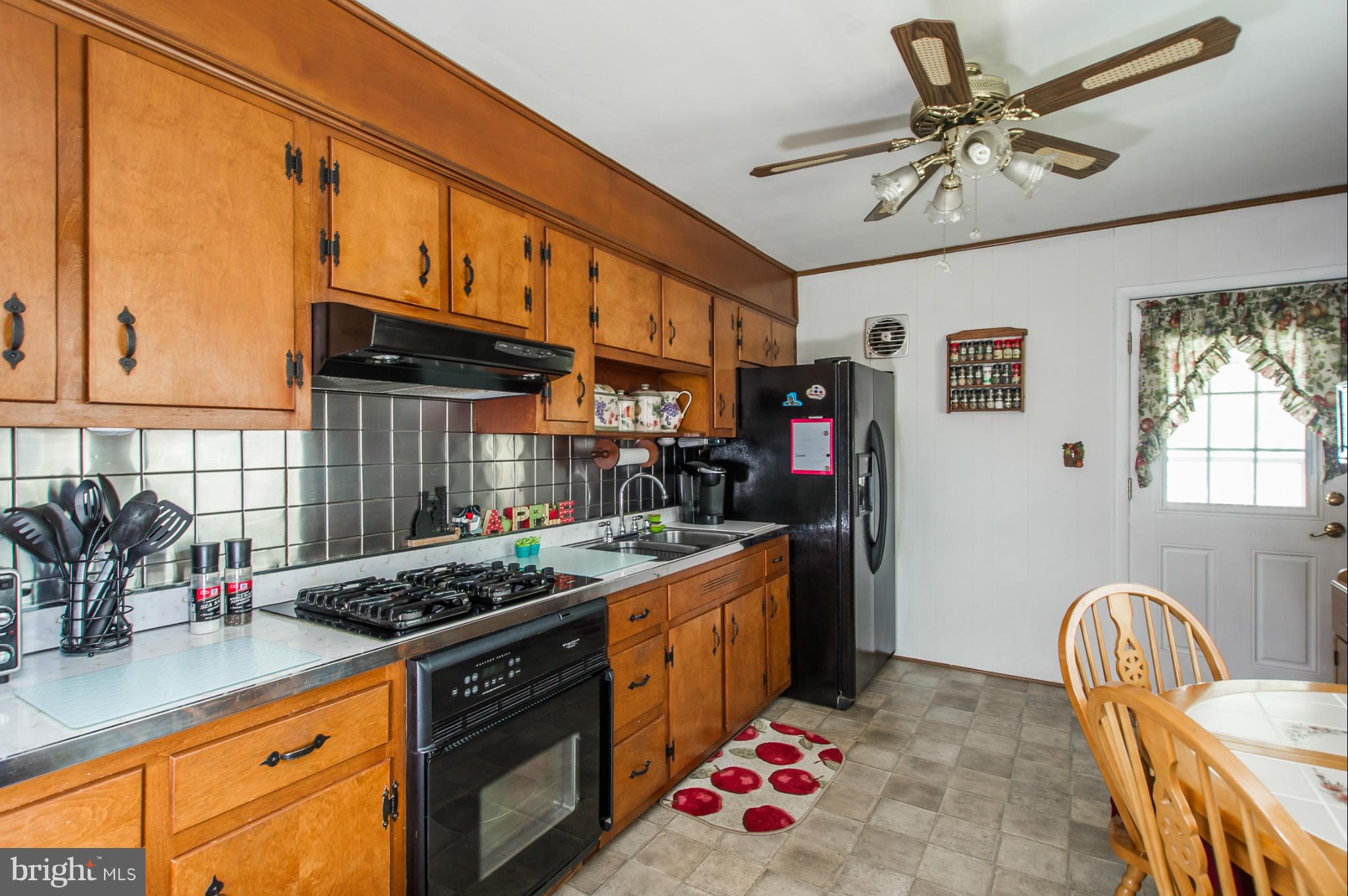 4119 Eder Road Baltimore, MD 21222 - Photo 5 of 30 Kitchen