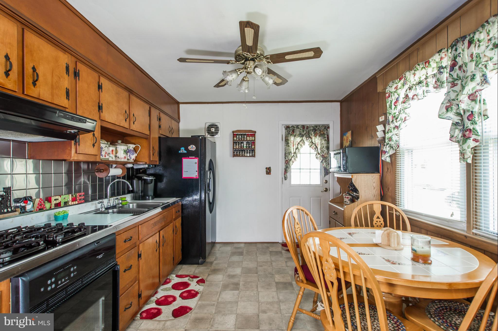 4119 Eder Road Baltimore, MD 21222 - Photo 6 of 30 Kitchen