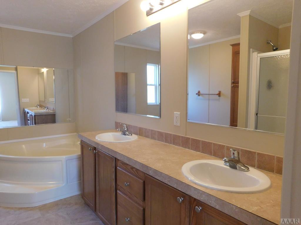 1052 Scott Road Elizabeth City, NC 27909 - Photo 15 of 25 MASTER BATH