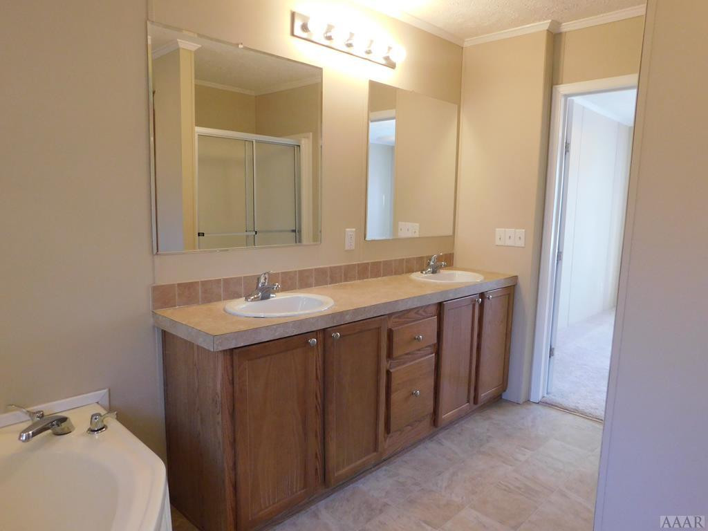 1052 Scott Road Elizabeth City, NC 27909 - Photo 16 of 25 MASTER BATH