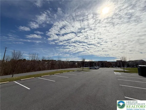 $469,900 | 5527 Spring Ridge Drive West, Lower Macungie Township, PA 18062