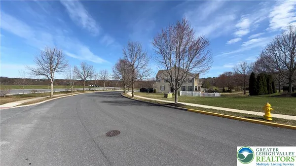 $469,900 | 5527 Spring Ridge Drive West, Lower Macungie Township, PA 18062
