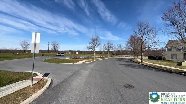 $469,900 | 5527 Spring Ridge Drive West, Lower Macungie Township, PA 18062