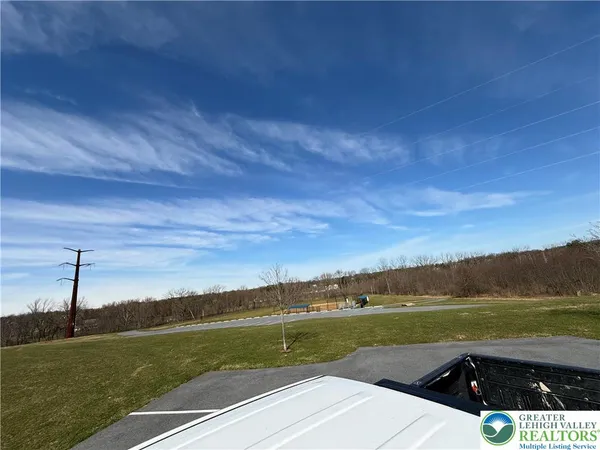 $469,900 | 5527 Spring Ridge Drive West, Lower Macungie Township, PA 18062
