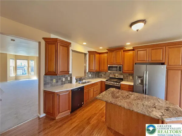 $469,900 | 5527 Spring Ridge Drive West, Lower Macungie Township, PA 18062