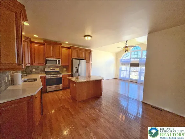 $469,900 | 5527 Spring Ridge Drive West, Lower Macungie Township, PA 18062