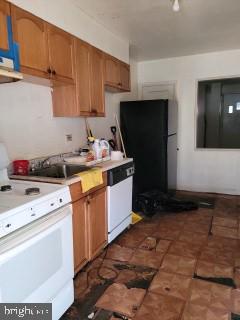 904 Wicklow Road Baltimore, MD 21229 - Photo 14 of 18 Galley Kitchen