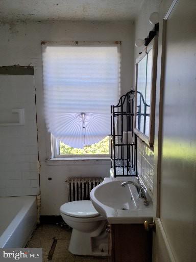 904 Wicklow Road Baltimore, MD 21229 - Photo 9 of 18 Bathroom