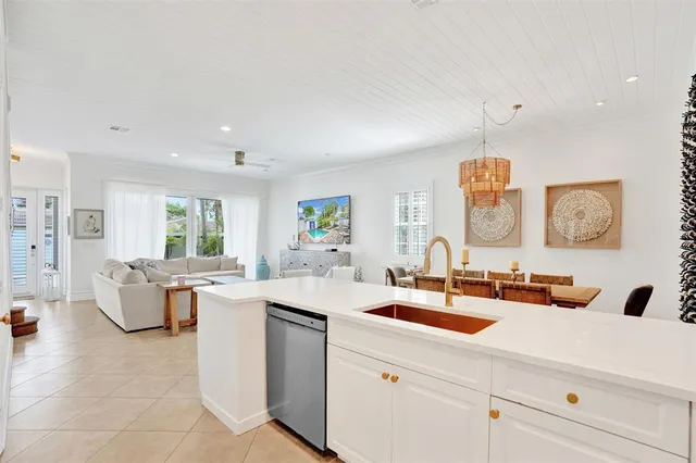 $975,000 | 3909 Northeast 21st Avenue, Unit 1, Fort Lauderdale, FL 33308