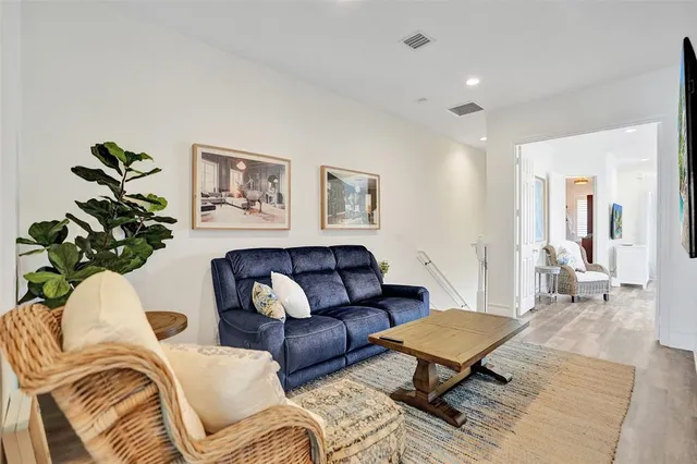 $975,000 | 3909 Northeast 21st Avenue, Unit 1, Fort Lauderdale, FL 33308