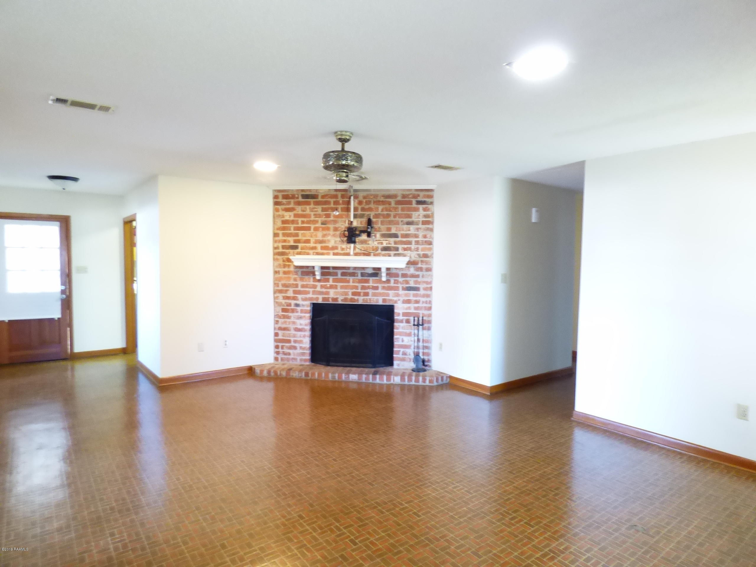 509 South Beau Pre Road Lafayette, LA 70508 - Photo 5 of 19 Gallery Image 5