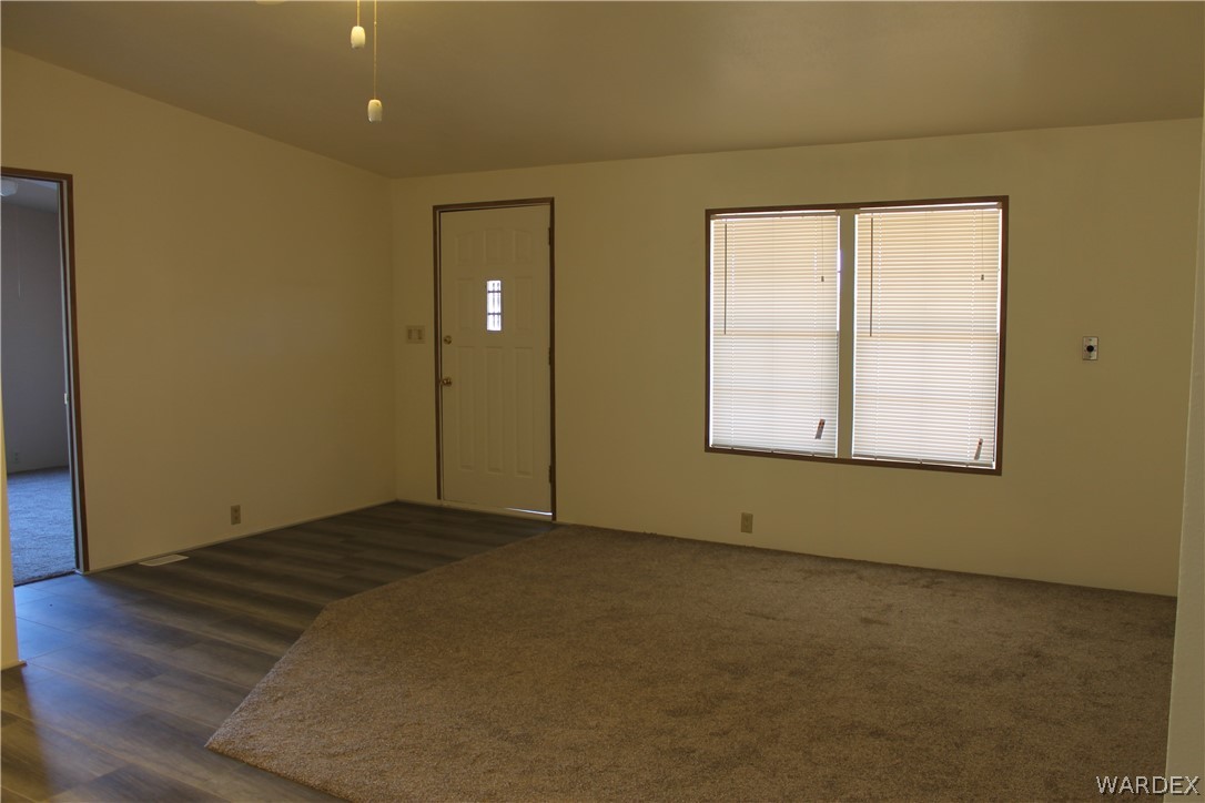 3709 North Santa Maria Road Golden Valley, AZ 86413 - Photo 4 of 38 Living Room