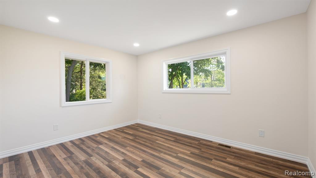 2164 East Hamlin Road Rochester Hills, MI 48307 - Photo 16 of 34