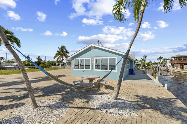 $495,000 | 2669 Coco Plum Drive, Matlacha, FL 33993