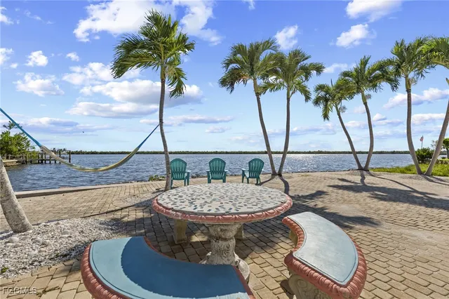 $495,000 | 2669 Coco Plum Drive, Matlacha, FL 33993